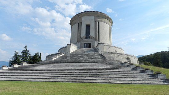 Sacrario Militare di Castel Dante